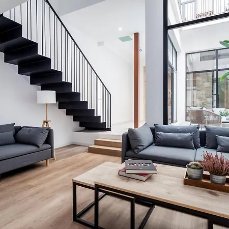 Aire Holidays Appartamento *