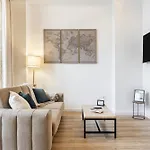 Aire Holidays Apartment *